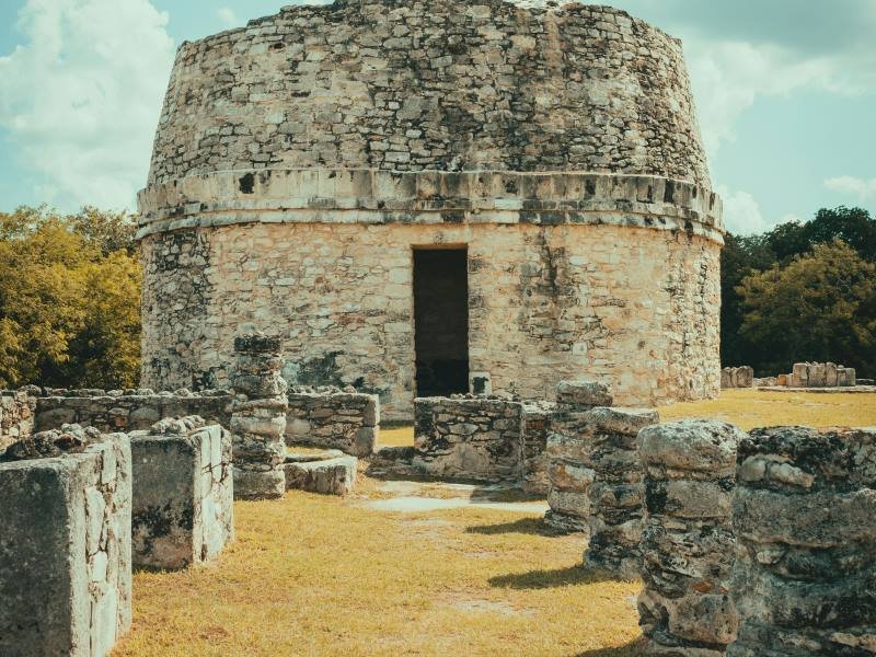 Die 16 schönsten Maya Tempel in Mexiko: Eine Entdeckungsreise durch die Geschichte 16 Dzibilchaltun Merida - Kolumbien Individual