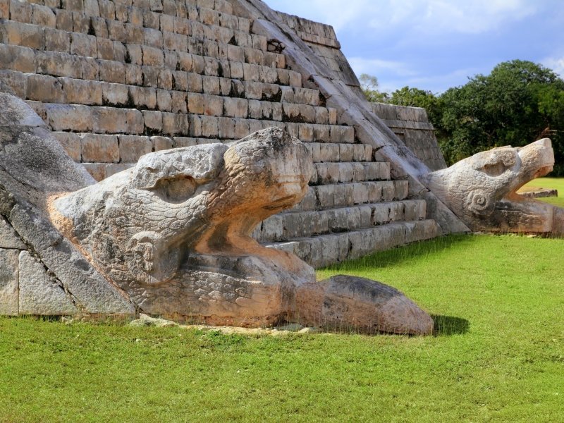 Die 16 schönsten Maya Tempel in Mexiko: Eine Entdeckungsreise durch die Geschichte 21 Kukulcan Schlange El Castillo Maya Chichen Itza - Kolumbien Individual